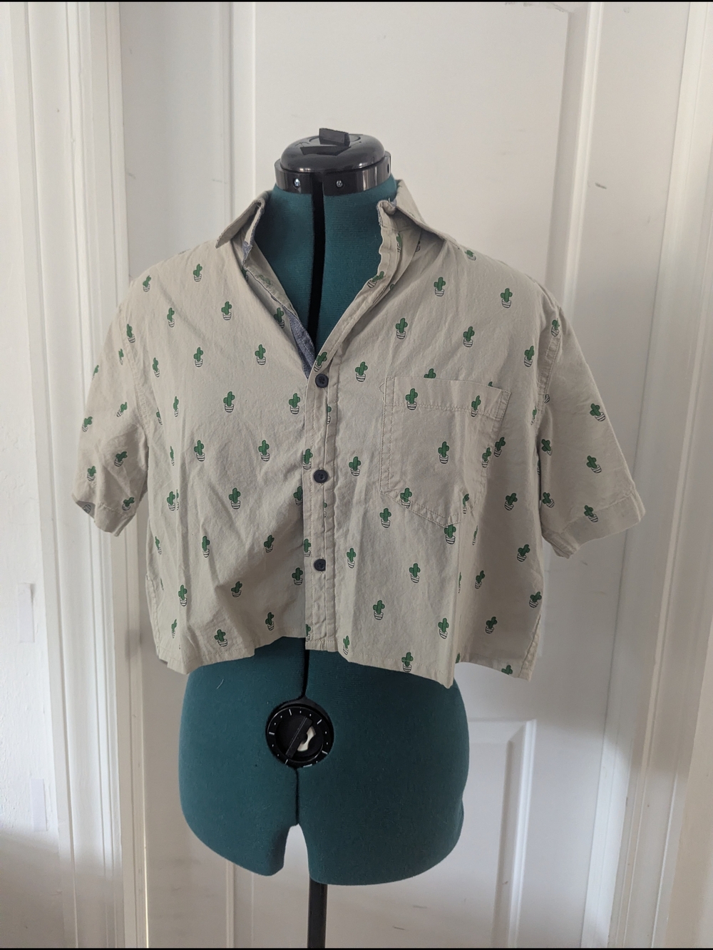 Carbon Beige Cropped Button-Up with Green Cactus Print